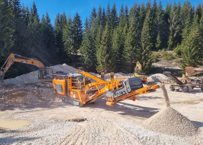 TRAKTORIEMRockster-R900-Impact-Crusher-Prallbrecher-Natural-stone-Limestone-Kalkstein-Naturstein-Aufbereitung-Montenegro-01
